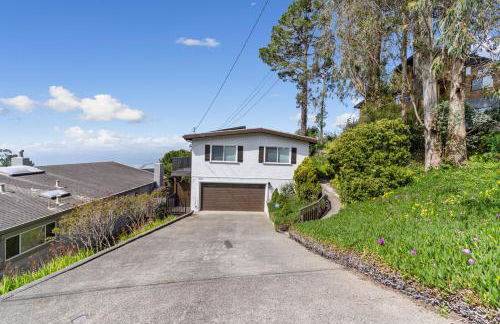 Serene Oceanview Escape with Expansive Deck home - Foto 51