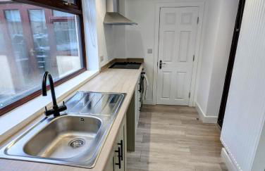 Spacious 4 Bedroom Home - Foto 20