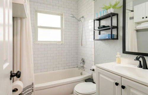 Private Ranch- Entire Home - Hot Tub - Pets & Kids Welcome - King Bed - Fenced Backyard - Free WiFi - Foto 16