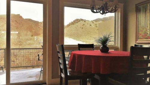 Riverfront condo with balcony, king bed STR#267 - Photo 2