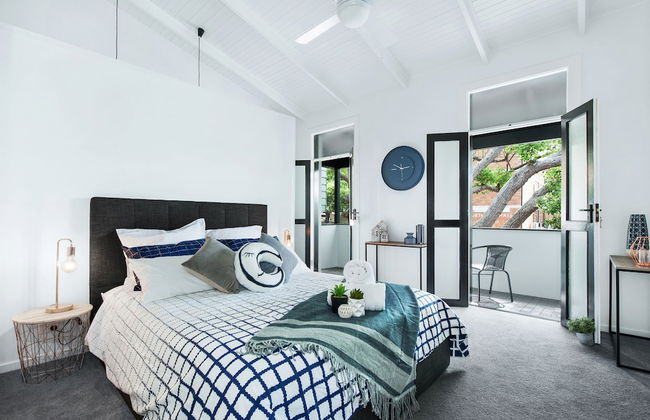 UNIQUE - New York Loft Style Townhouse - Photo 3