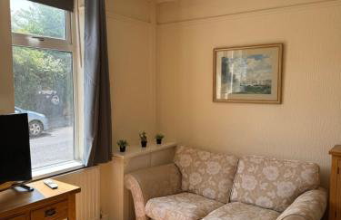 Large Traditional, Sleeps 8, 2 baths, Train, Tram, Pubs, Hucknall - Foto 4