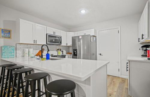 Coastal Home Family Friendly 2 Miles to Beach - Foto 5