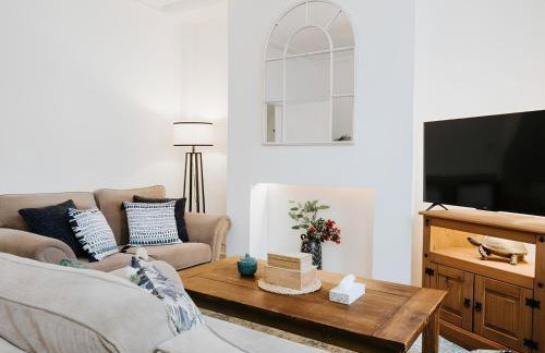 Central 3 Bed Home, Contractors, Garden, Fast WiFi, Smart TV - Photo 28