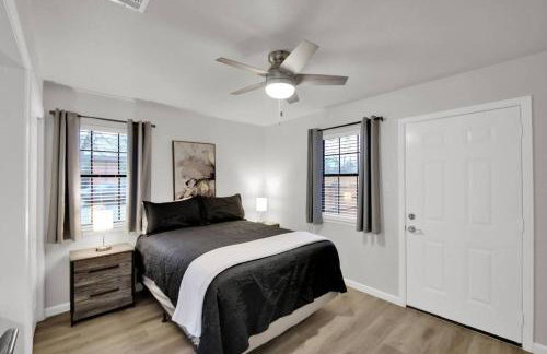 Peppercorn Orange - Locally Run! - Photo 14