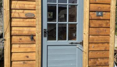 Shepherd's Hut at St Anne's - Costal Location - Photo 3