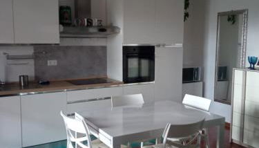 Casa di Zoe apartment - Punto di sosta x bikes auto e moto a 20 minuti dall'autostrada - parcheggio privato - giardino con barbecue - - Foto 2