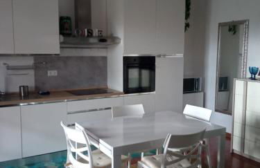 Casa di Zoe apartment - Punto di sosta x bikes auto e moto a 20 minuti dall'autostrada - parcheggio privato - giardino con barbecue - - Foto 2