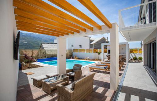 Villa Sulic - Heated Pool and Mountain View - Foto 16