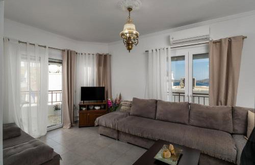 Renalda House in the Port of Adamas - Foto 1