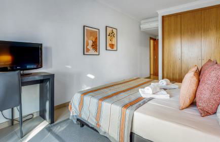 Vale da Ribeira 2BDR House W/ Pool by LovelyStay - Foto 15