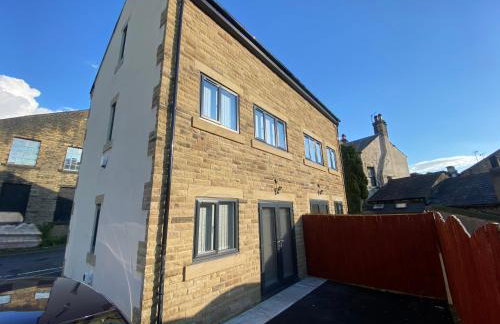 3- Bedroom House -Private Parking - contractors welcome- 2 Min M62 - Foto 26