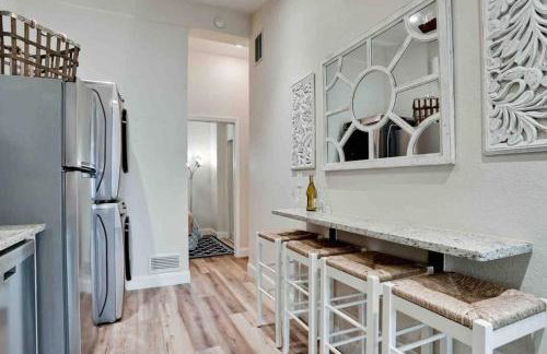 "Seaglass" Dazzles with Exceptional Bay Views! - Foto 17