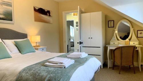 Large 2 bedroom town centre top floor flat with free parking - Foto 5