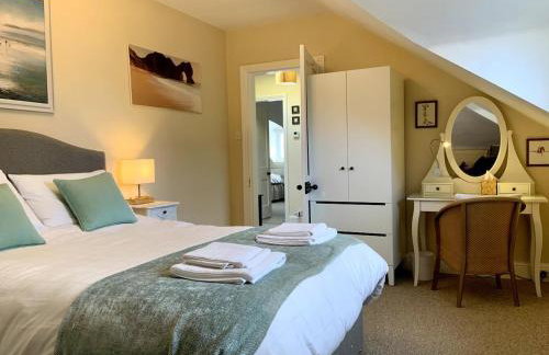 Large 2 bedroom town centre flat with free parking - Foto 6