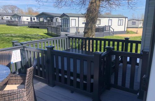 Relaxing Retreat with Hot Tub - Photo 22