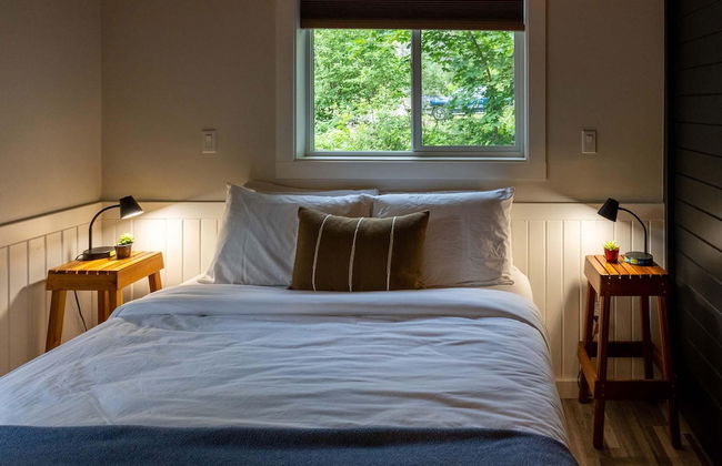 Barefoot Villas Cabin 1 Beaver w/ Hot tub - Photo 5