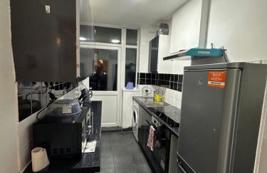 Tranquil Stays at 3 bedroom House in Dagenham - Foto 61