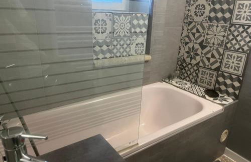 T2 avec TERRASSE, CLIM , box fibre - Foto 17