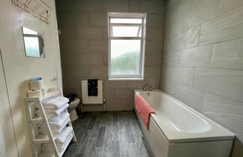 Kimberworth 4 Bedrooms House 8 Beds Close to M1 Suitable For Longer Stay - Foto 20