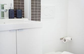 KELLER APARTMENT l 10E - Photo 7