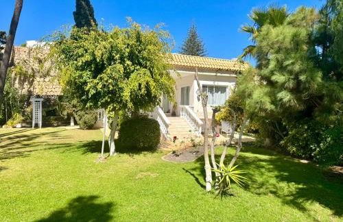 Casa Lilo, en jardin grande, con una gran piscina y barbacoa - Foto 2