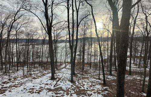 Lakeside Cabin - Serene Retreat with Lake Monroe Views and Wraparound Deck in Brown County - Foto 33