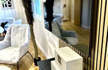 Exclusive Marina View Apartment Free Parking - Photo 13