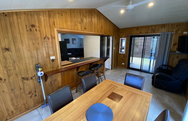 4 Bedroom Family Friendly Retreat - Photo 10