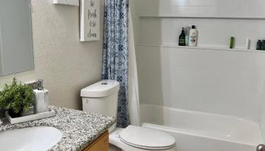 Peaceful 2bed,1bath condo with free parking all yours to enjoy - Foto 5