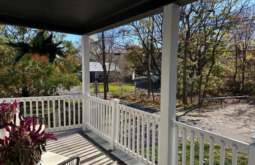 Designer Home, Hot Tub, Private Yard, & Projector - Foto 39