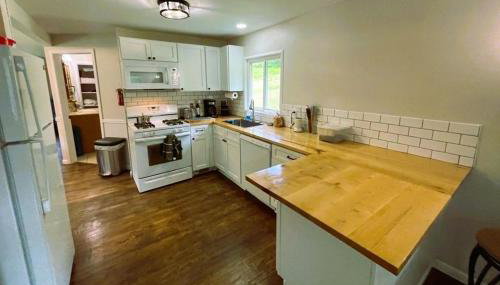 Private 5-Acre Farmhouse Retreat - Foto 4, stove, dishwasher, toaster
