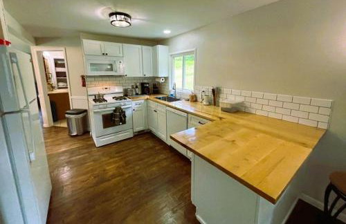 Private 5-Acre Farmhouse Retreat - Foto 4