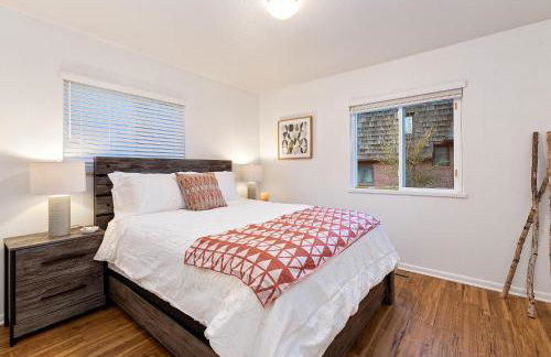 Stylish Getaway with Designer Touches - Free Bikes - Foto 11