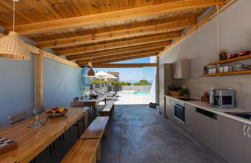 Evilio Suites, Inspired Family Retreat with Pool, Βy ThinkVilla - Foto 6