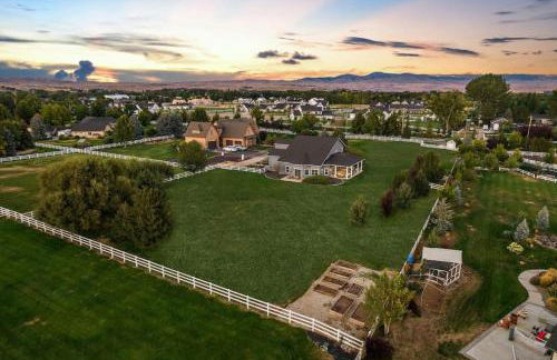 Private Oasis On 2 Acres with Indoor Pool and Theater - Foto 4