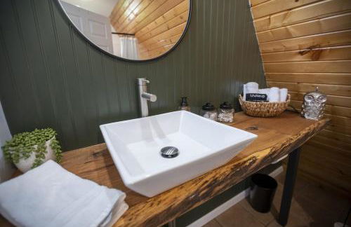 2BR A-Frame Cabin w Hot Tub Near Wine Trail - Foto 20