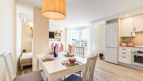 Malaga Centre Apartment with Parking - Photo 2