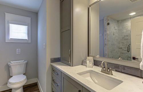 Lakefront Family Home for 12 w Picturesque Views & Patio - Foto 24