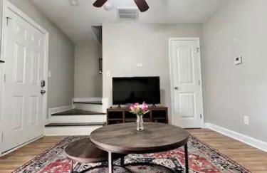 Gated 2BR Condo I 5 min Uptown - Foto 13