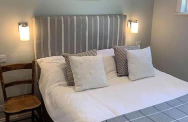 Beautiful Georgian cottage within a private walled garden - Foto 19