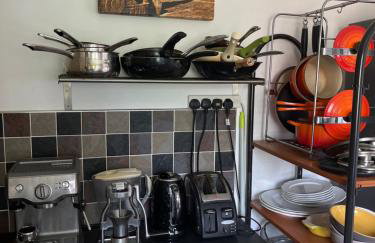 Quiet times away from city noise, but not too far! - Foto 10