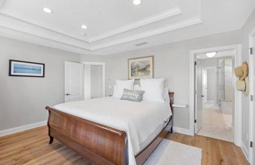 Stunning Beach Getaway - Steps to Ocean - Foto 25