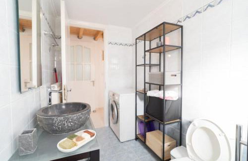 Modern 3 Bed Home with Balconies and Sea Access - Foto 20