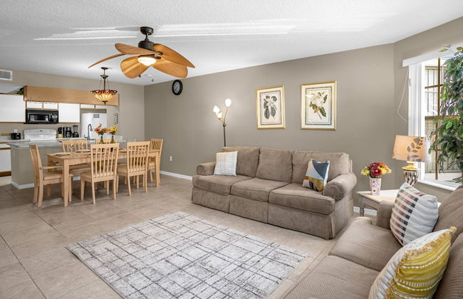 Upstay - Unbeatable Location Condo w Garden Patio - Photo 3