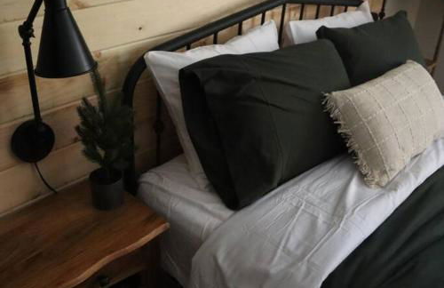 Luxe Lake Harmony Home, Game Room, Firepit, Deck - Foto 25