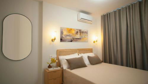 Apart moderno con vista al mar, Piscina, Parking - Photo 2