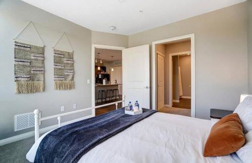 The Urban Oasis Garage Parking Walk-In Shower - Foto 16