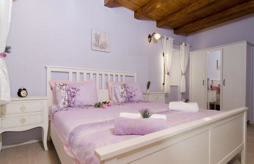 Villa Falcon Rook - Four-Bedroom Villa with Terrace and Swimming Pool - Photo 49