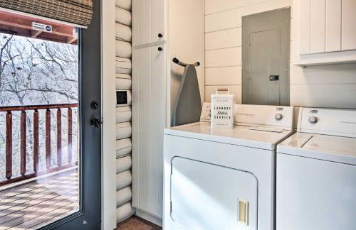 Enchanting Forested Cabin with Fire Pit and Grill - Foto 25